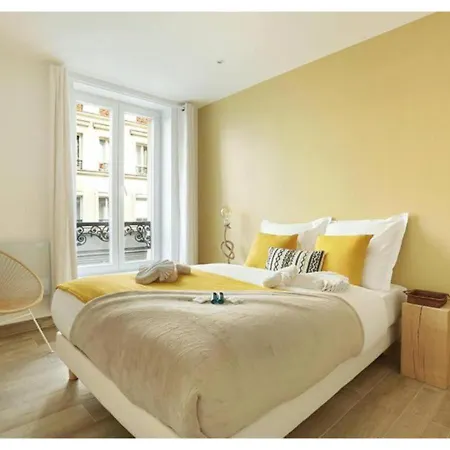 Apartment Center Of By Prestige Paris