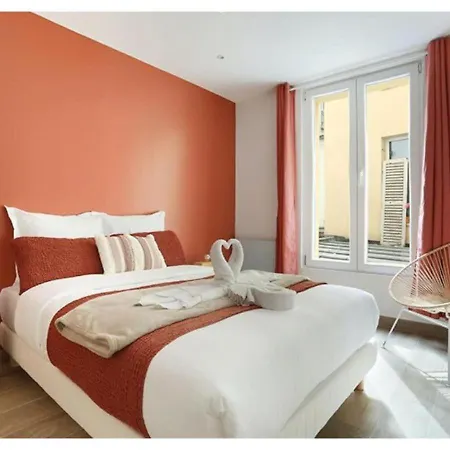 Center Of By Prestige Apartment *